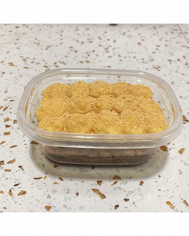 可可味豆乳盒子+奥利奥奶油盒子。戚风蛋糕最后加了点可可粉，有淡淡的巧克力味。总觉得那个淀粉环节 要是我把鸡蛋豆浆淀粉直接放一个锅搅拌会更成功一点 这次淀粉放一个蛋黄里面好干，容易起坨。图2