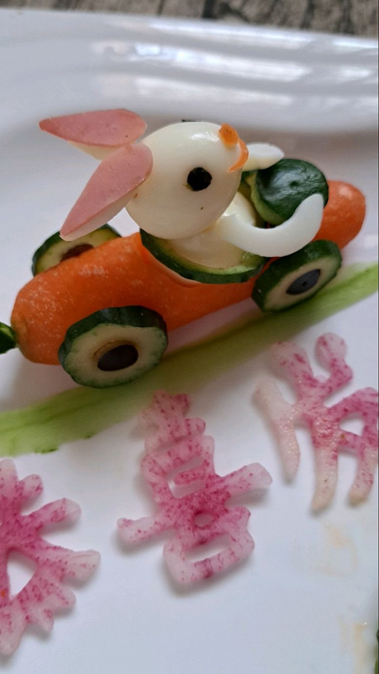 厨师胡萝卜切小兔子图片