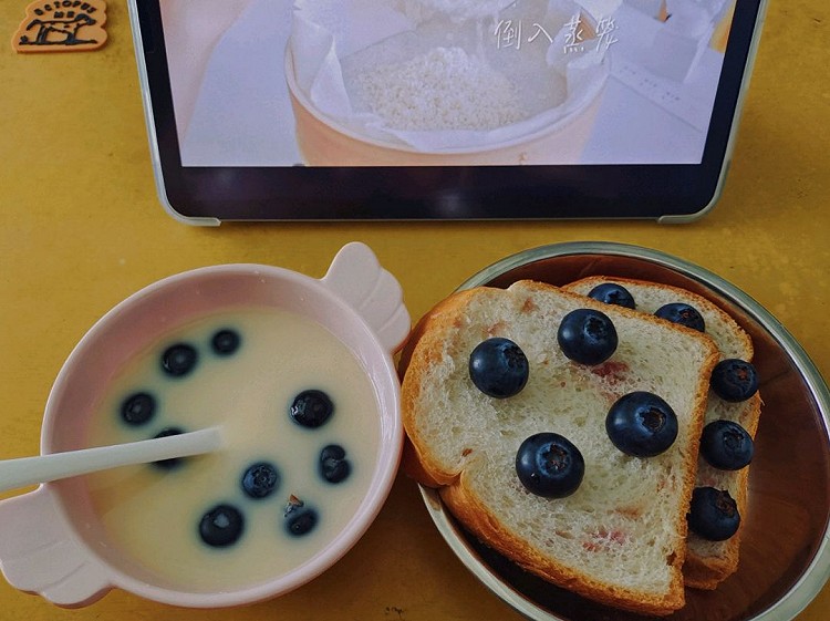 简易早餐｜蓝莓玫瑰吐司🍞图1