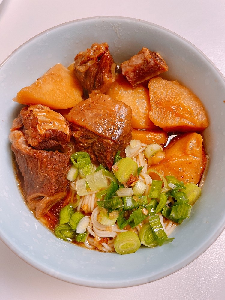 牛肉搭配了一点小土豆一起炖 感觉土豆比牛肉还好吃呢图3