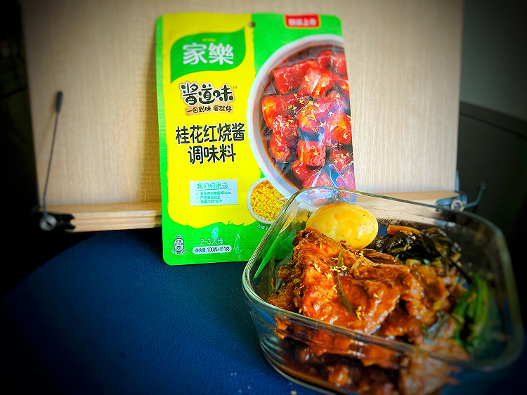 便当盒已经准备就绪！本帮老味道葱㸆大排，还要加个蛋一起吃，这个㸆字真是难找，其实就是大火快速收汁的意思，大排吸收了小葱的香气真是太好吃了！图5