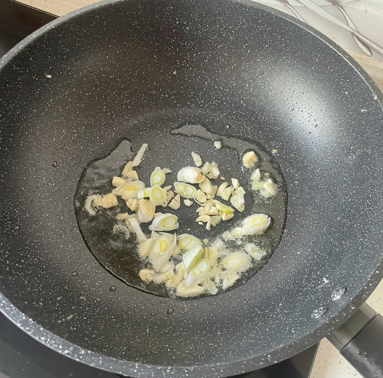 青椒炒鸡蛋青椒炒鸡蛋，清香可口，营养丰富，真的太香太下饭了。图7