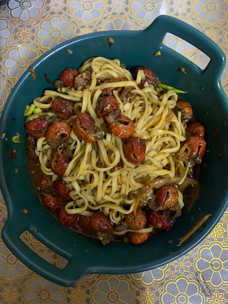 小龙虾拌面图2