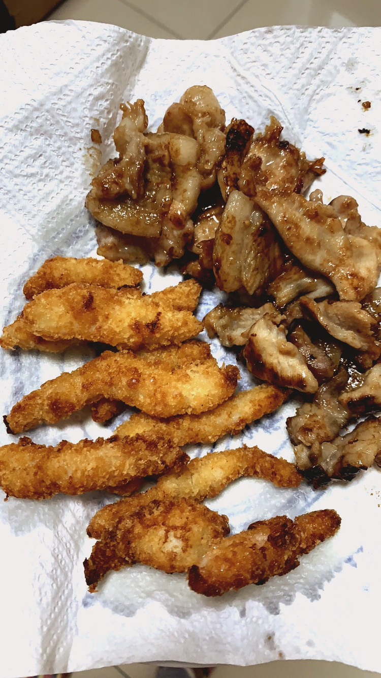 烤五花肉，香香的。还炸了点鸡柳😛图2