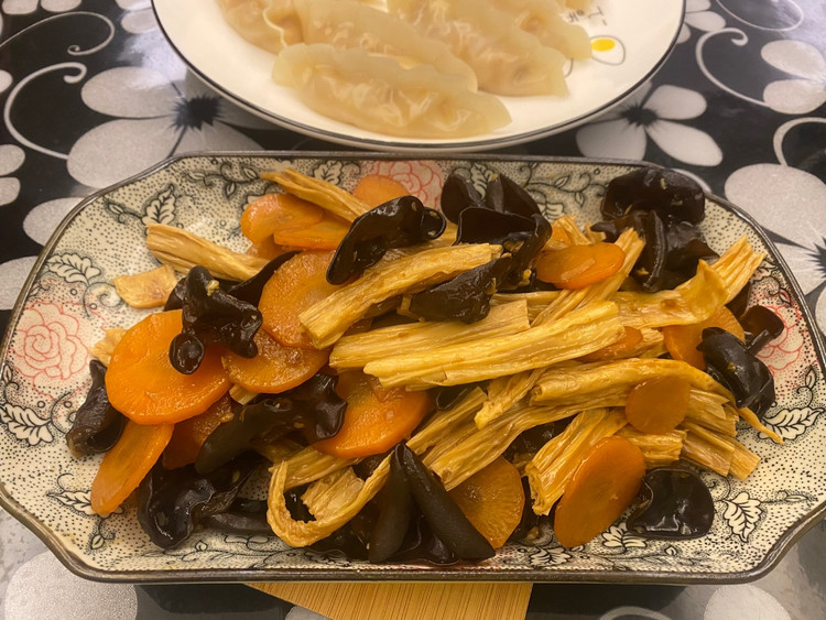 可以喔 简单美味 因为腐竹临时泡的 所以用了热水加快 果然就是不脆了~所以一定要提前泡开~味道不错的 大家可以试试看喔图1