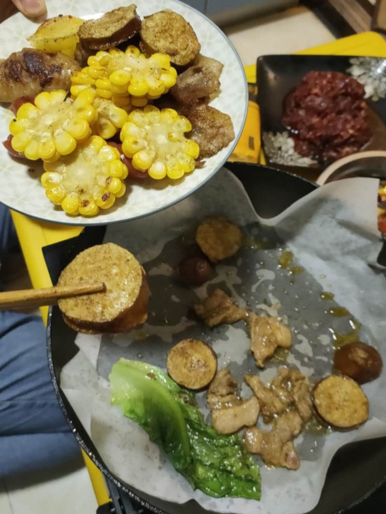 一定要自己在家烤肉～。超级满足 然后还涮火锅了图4