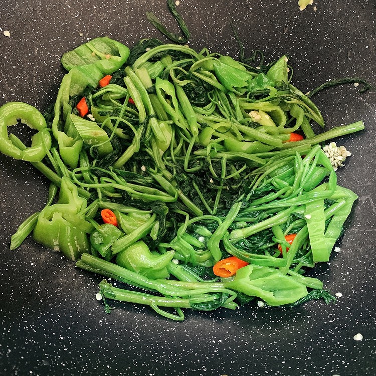 青椒炒空心菜图1