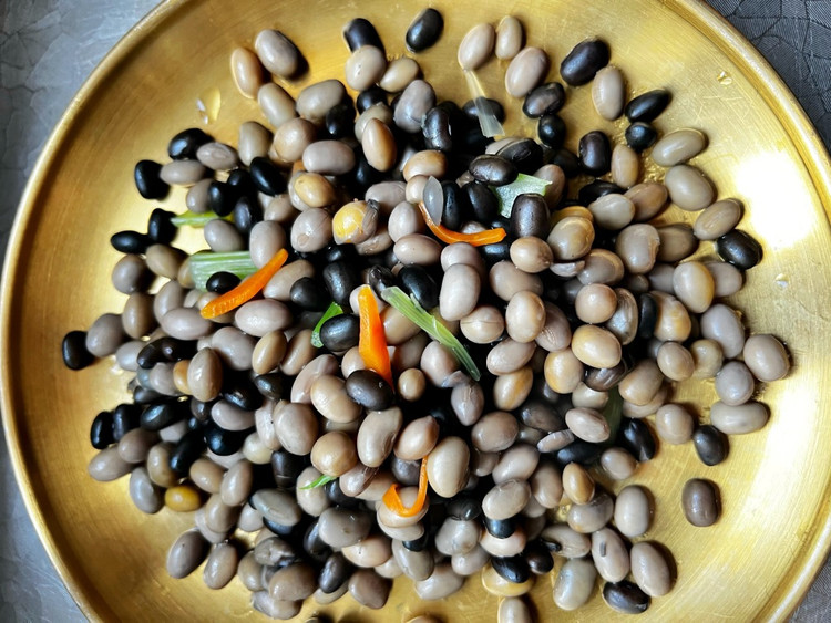 麻辣鲜香芹菜拌黄豆图3