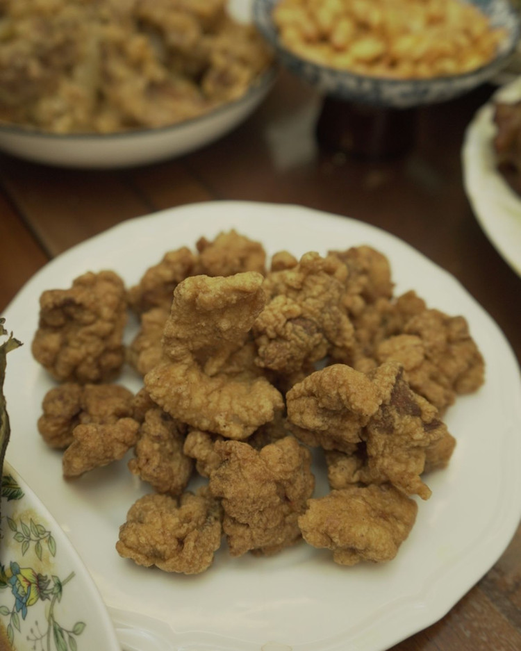 年夜饭的餐桌上一片繁忙图7