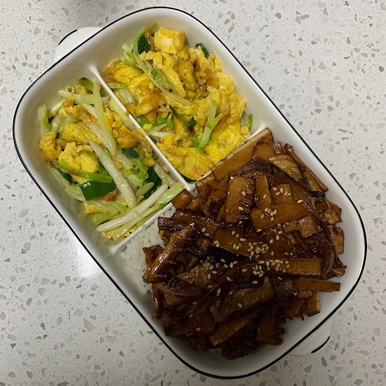 好吃！没有好好拍照。疫情还没过去，这个时期上班只能带饭。很好吃，跟同事分享都说好吃！按作者分享的做就好，不用放盐，很鲜，味道很好！感谢分享！🌹🌹🌹图1