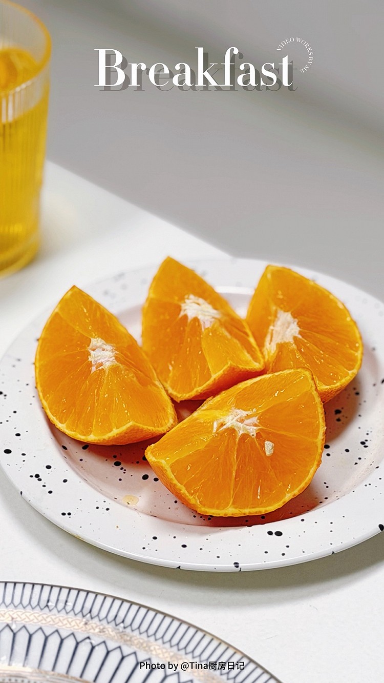 Dec. 十二月｜2025.12.10 星期三｜十月廿一◇²⁰²⁵ |  breakfast 真正的自我，不需要外界的掌声来确认。遵从内心的指引，敢对自己不愿意的事说“不”，不在意他人的质疑诋毁否定，不再寻求他人认可。别人对你嚼舌根，敢于继续埋头走自己的路。当你不再向外求，你才真正拥有了自己。 早安！今日早餐：🌟茉莉花茶🍵🌟圣诞树小蛋糕🎄🌟果冻橙🍊🌟蟹柳沙拉🦀今天你好好吃饭了吗？祝你怎么吃都不胖！图6