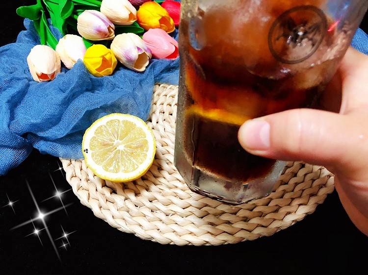 百加得朗姆酒，这一杯敬自由！🎉百加得朗姆酒，色泽透明，有着甘蔗淡淡的清香，口感惊艳，顺滑醇香！😋快乐的标配是结束一天的疲惫，调一杯清爽喝着舒服的朗姆酒饮品，享受美好时光！🥰图6