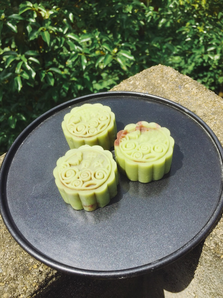 抹茶红豆桃山月饼图1