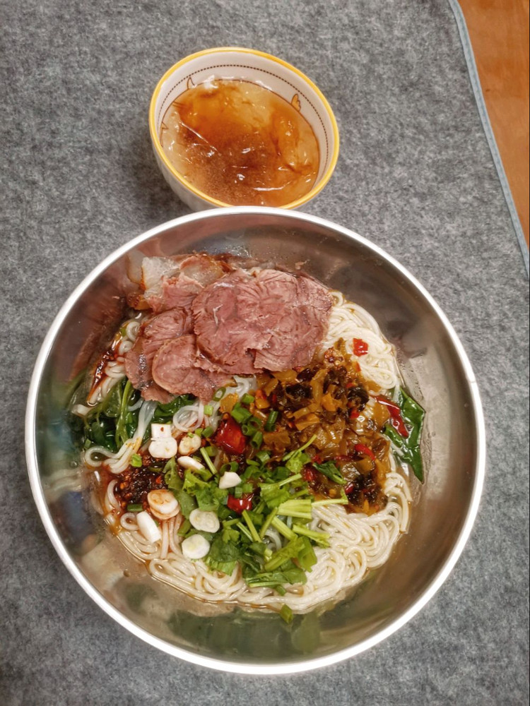 酸菜牛肉米线图2