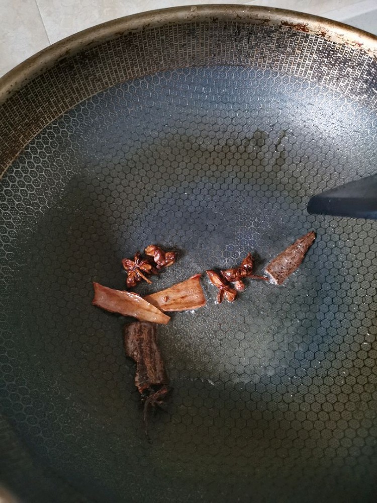 昨天突然很想吃红烧肉  下班赶紧买了前腿肉  晚上就做起来   贼拉好吃图5