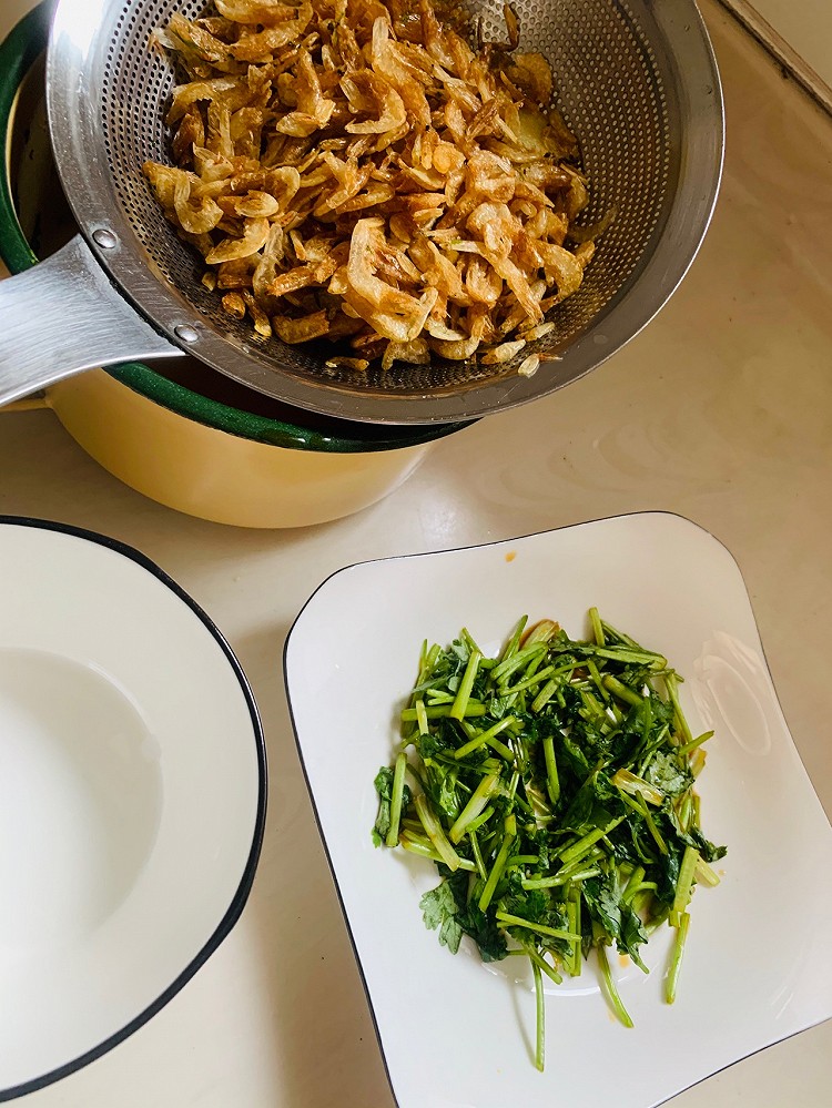 香菜凉拌虾皮、红烧肉，炖粉条、油焖青椒等图3