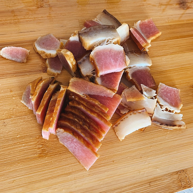 芹菜梗炒湖南腊肉图2