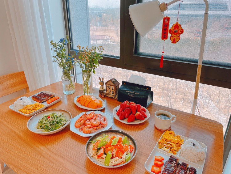 鳗鱼饭➕芹菜鸡蛋饼➕巧拌豆苗图1