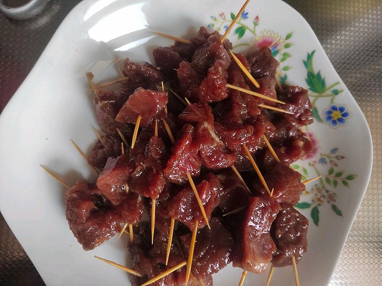 蒜香牙签牛肉图3