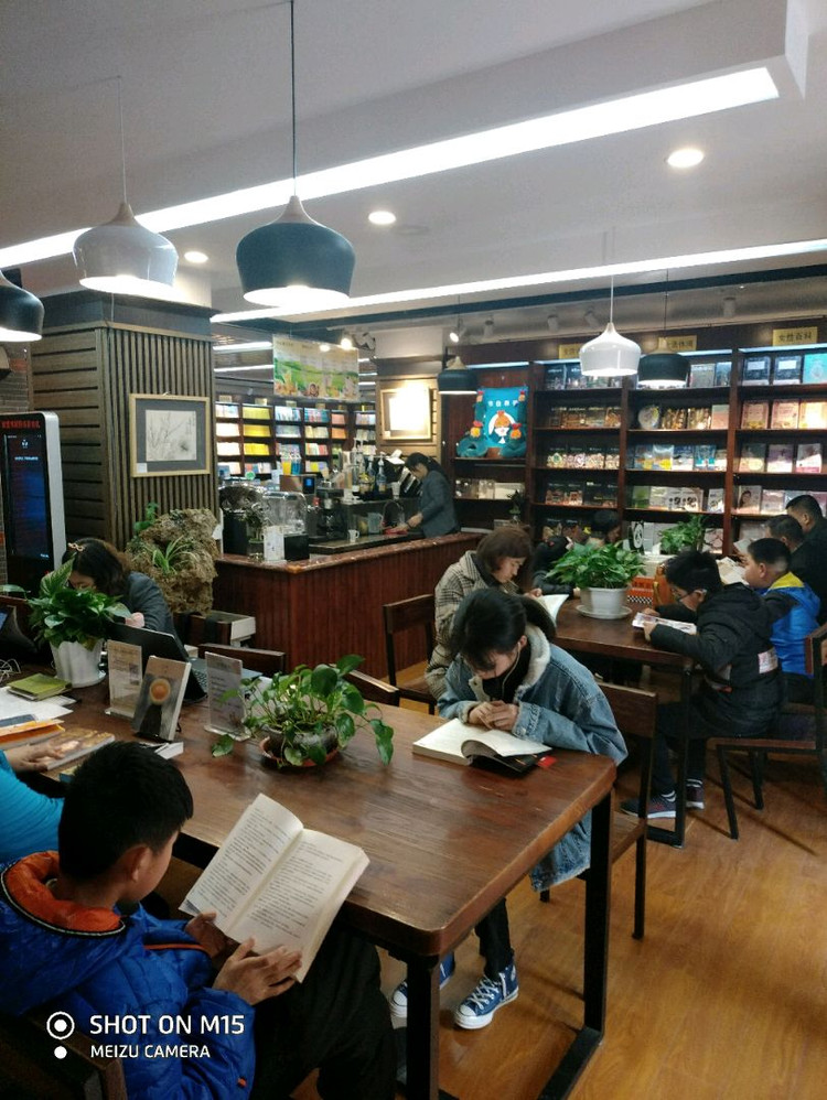 探店笔记~每周必去的新华书店图2