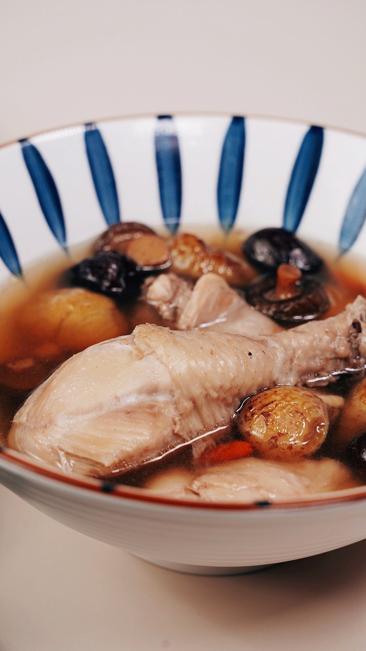 晚餐| 板栗香菇炖鸡汤 养胃营养图1