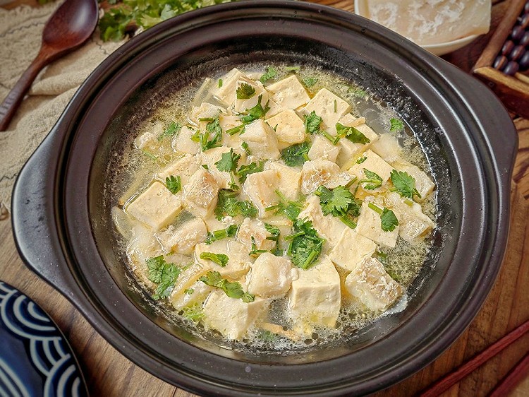 营养丰富又温暖，鳕鱼豆腐汤来一碗。图1