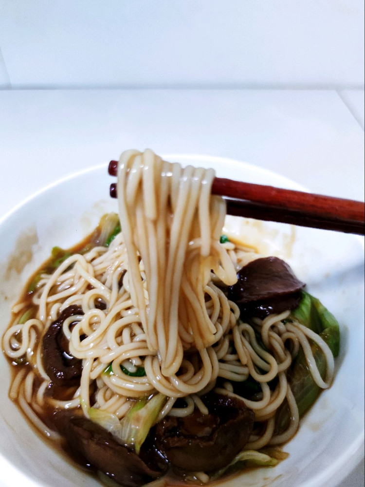 【无华家的粗茶淡饭】一人食快手餐：鲍鱼捞面图2