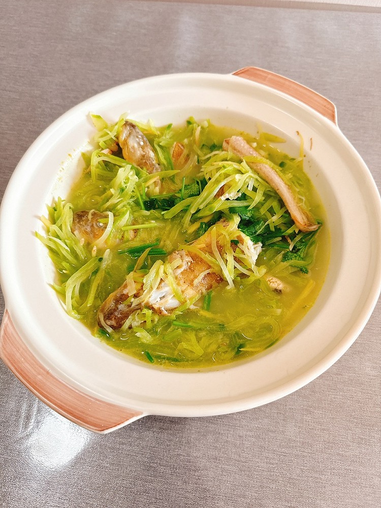 海鲶鱼萝卜丝汤图1