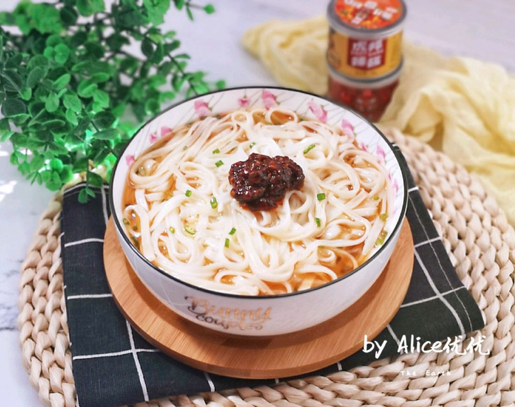 🍜🍜🍜好吃的面条酱来拌😋素面朝天，拌酱点缀哦！图1