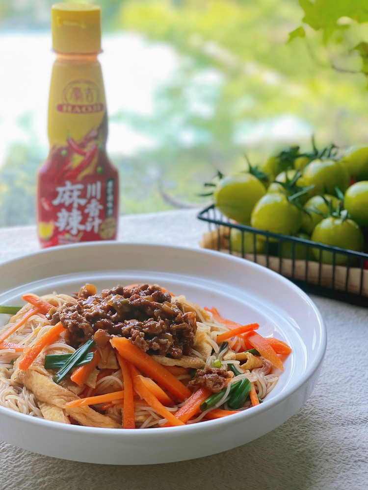 麻辣肉酱拌米粉图1