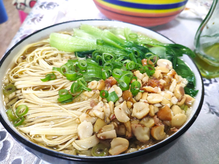 酸辣粉，一碗辣一碗不辣辣白菜五花肉豆腐汤舒服😋图2