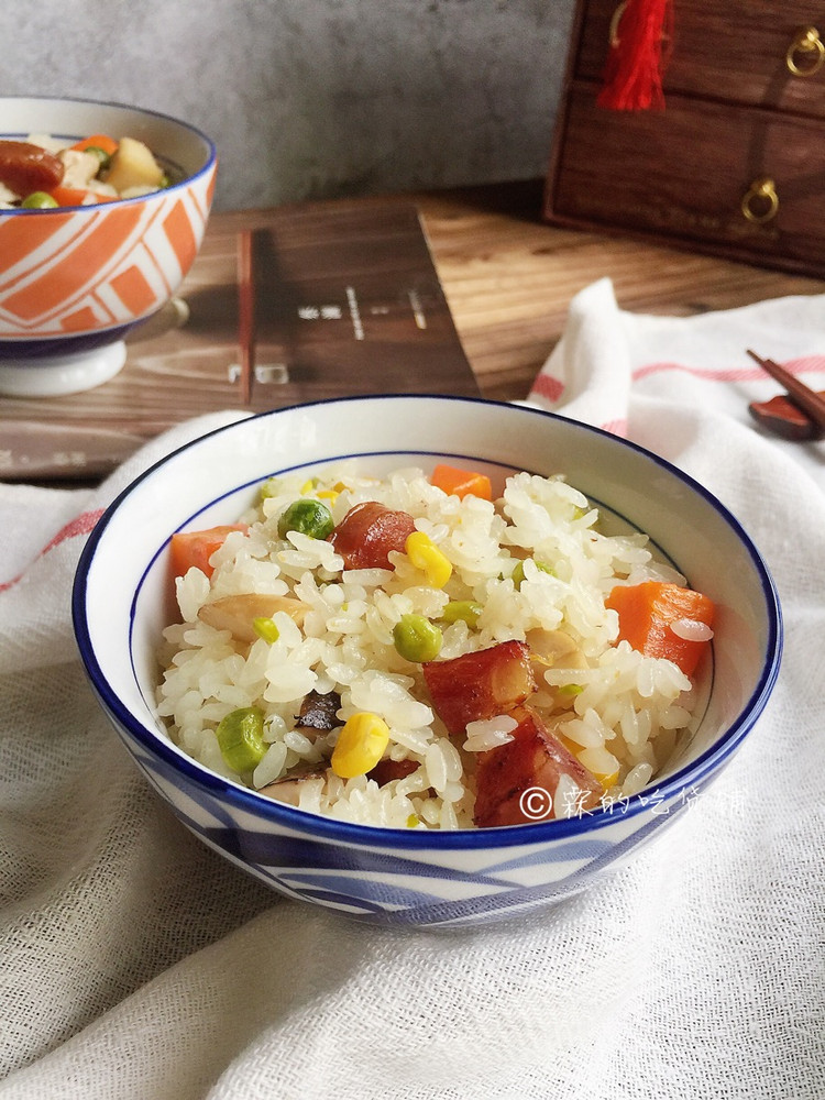 慎食！能让你多吃二碗饭的五彩腊肠焖饭图1