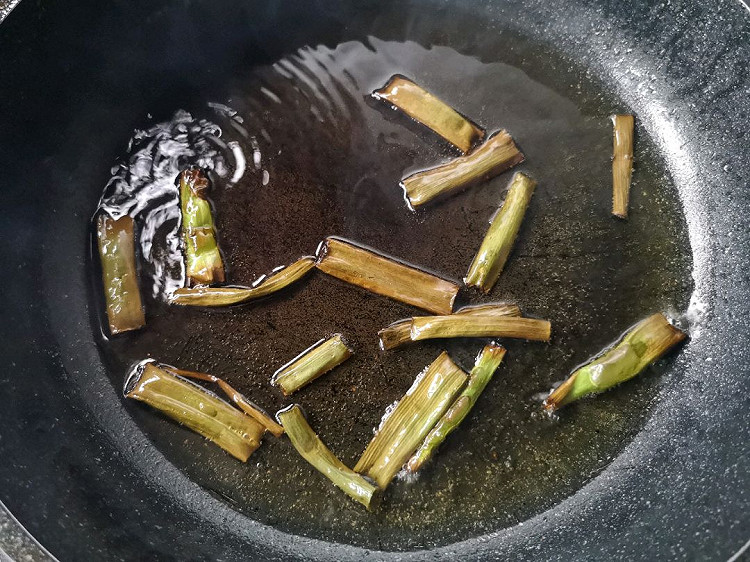 葱香蚝油煎豆腐，超简单的下饭菜，焖煮一下更入味~图3