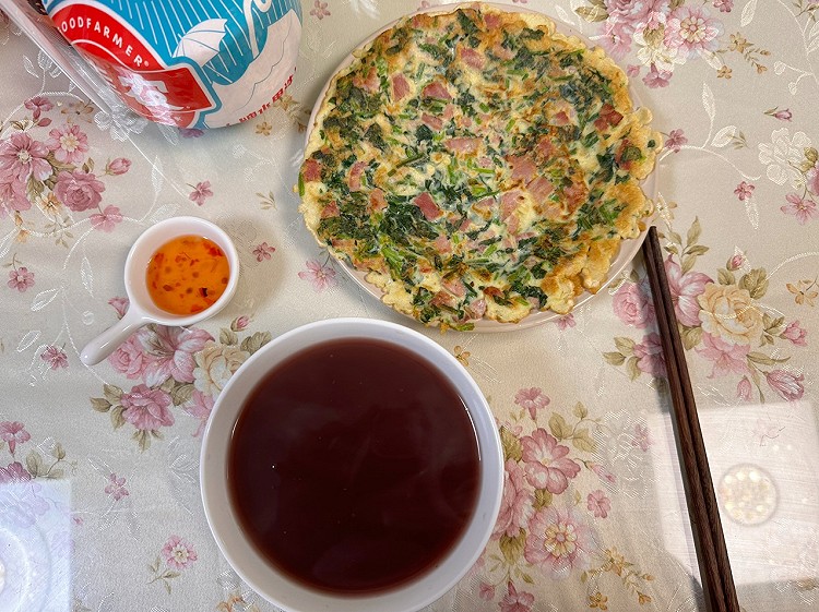 菠菜培根鸡蛋饼+五黑粥图1