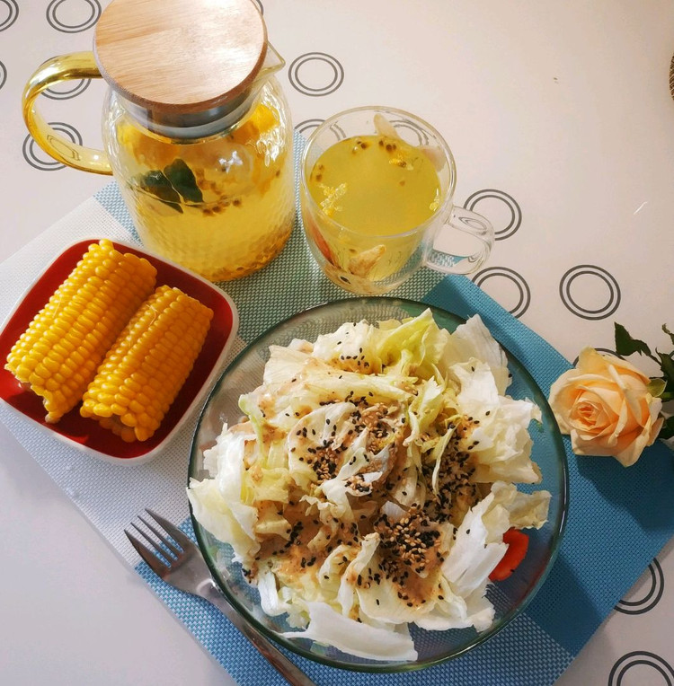 今日午餐😘 蔬菜色拉+甜玉米图1