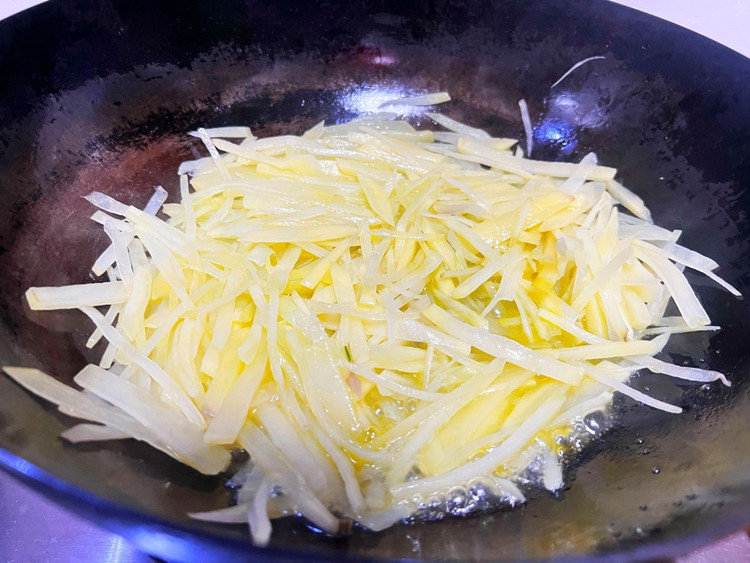 土豆丝炒芹菜图3