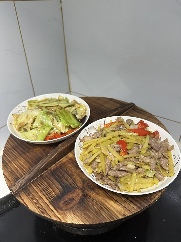 手撕包菜&土豆炒肉图1