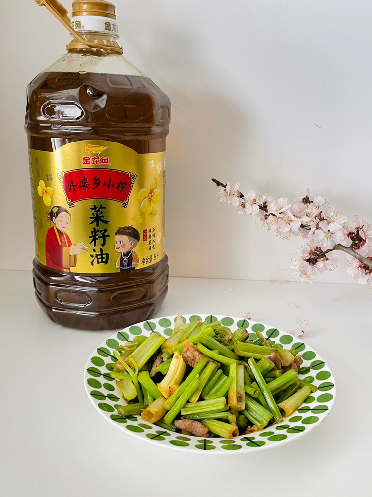 巨下饭肉炒芹菜图1