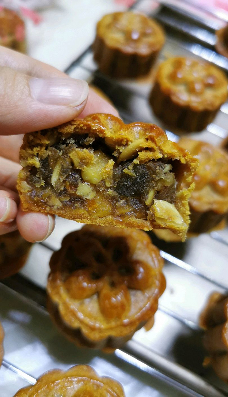 莲蓉蛋黄月饼+五仁月饼😊图2