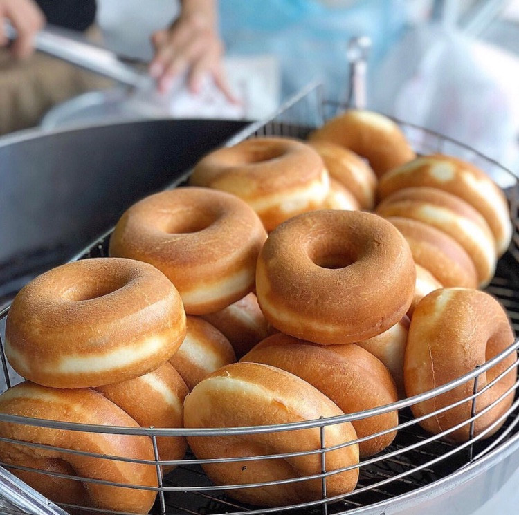 台南好吃到爆的甜甜圈🍩吃起来松软且扎实，甜度恰恰好～图2