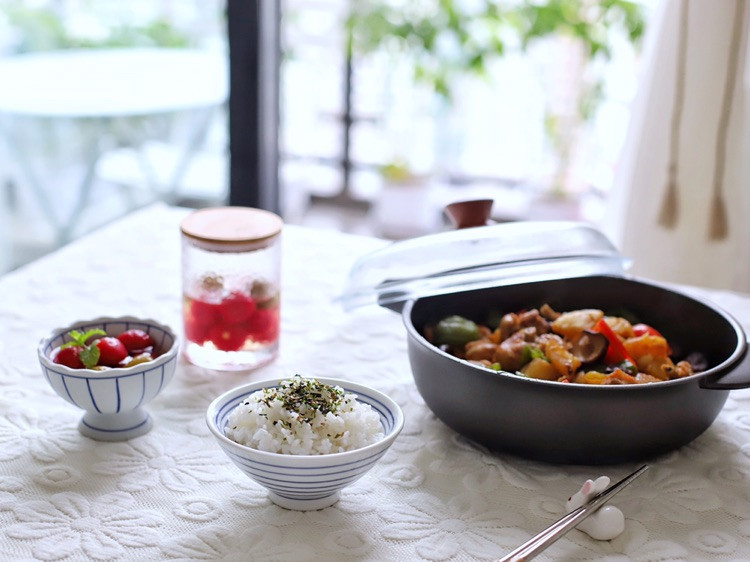 喵の早餐 | 黄焖鸡米饭＋话梅小番茄～图1