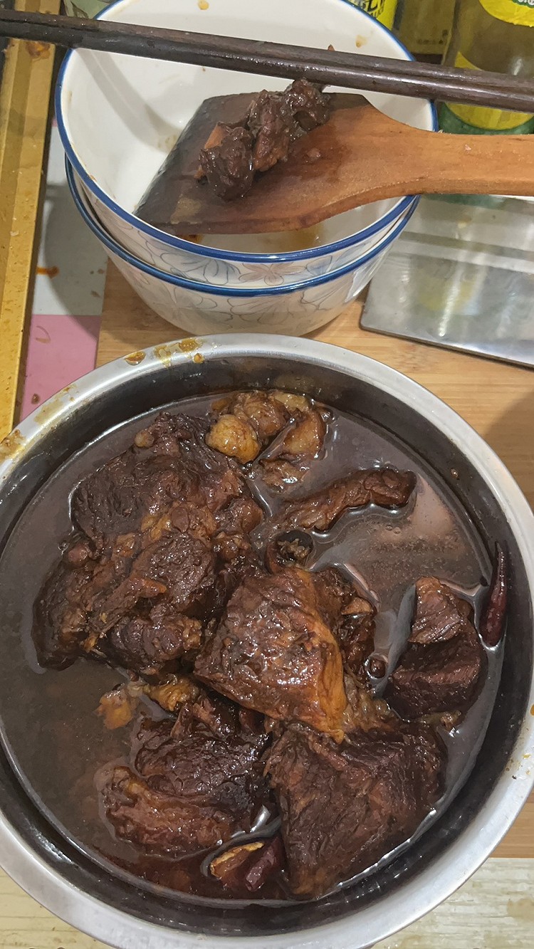 我没有用腱子肉，牛后腿肉，也很好吃，高压锅上气压了一小时，有点过了，图3