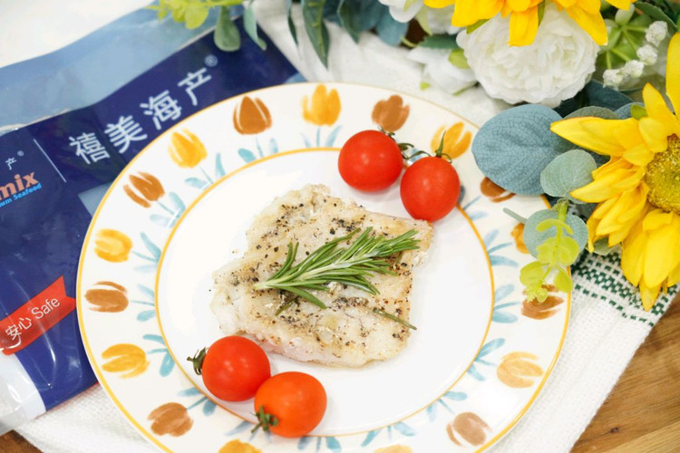 鲜嫩多汁迷迭香煎鳕鱼排图1