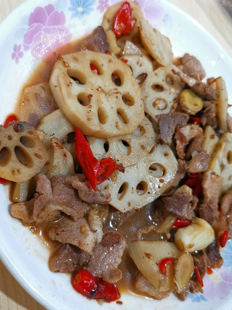 莲藕炒肉片，苦瓜黄豆筒骨汤图1