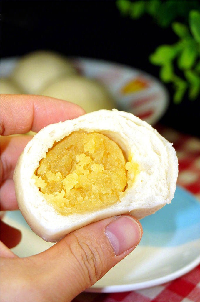 奶黄包】有浓郁的奶香和蛋黄味道,在包子界占有重要的地位,你可