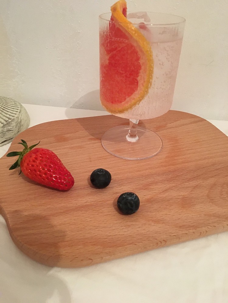 西柚气泡水。Grapefruit in water。图4