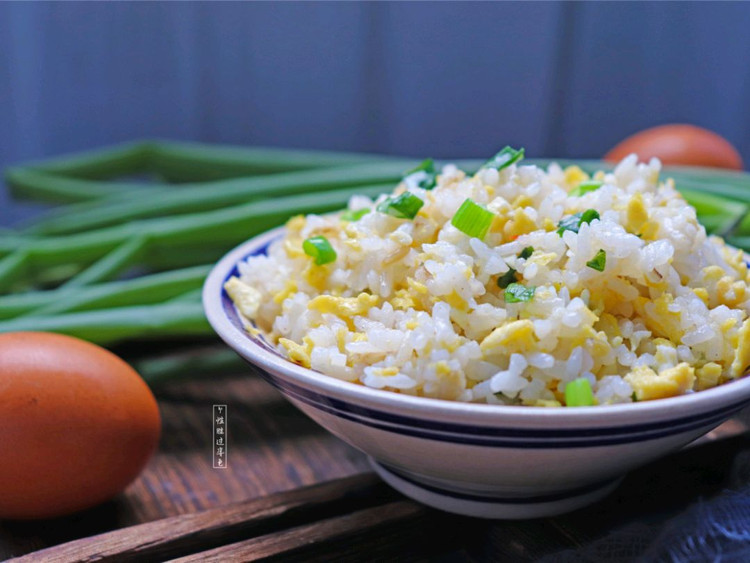 吃了多年的蛋炒饭，原来要这样炒才好吃，关键在这一步图3