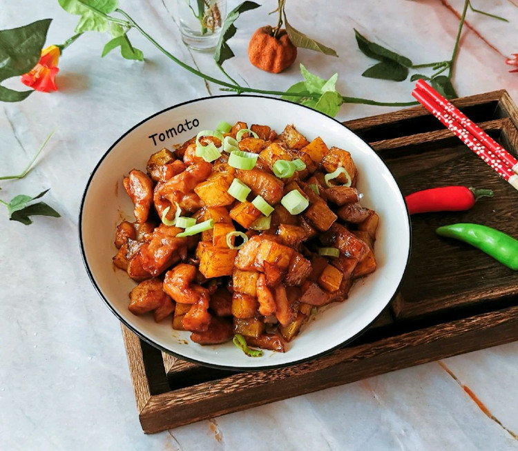 酱爆土豆鸡丁|这是一道酱香浓郁的家常菜 入口香醇厚重 鸡肉滑嫩  土豆绵软图3