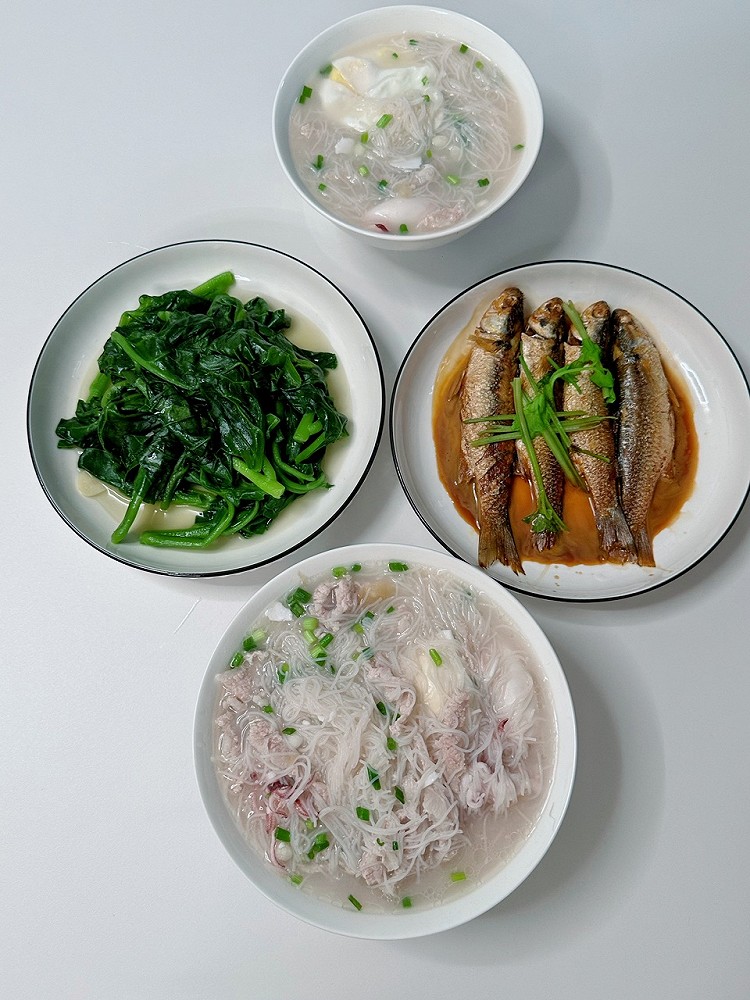 雪花肉鱿鱼鸡蛋汤粉，关尖鱼，溺菜图1