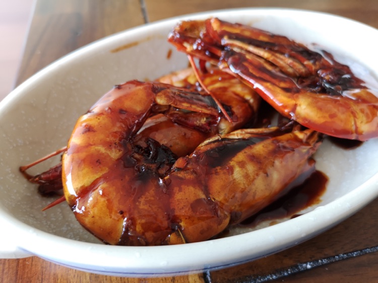 #周末的午餐#油焖大虾、耗油西兰花、黑芝麻玉米面窝窝头图1